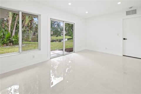 Casa en venta en Tamarac, Florida, 4 dormitorios № 1877984 - foto 15