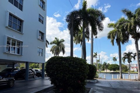 Apartamento en alquiler en Fort Lauderdale, Florida, 1 dormitorio, 71.53 m2 № 1948342 - foto 21