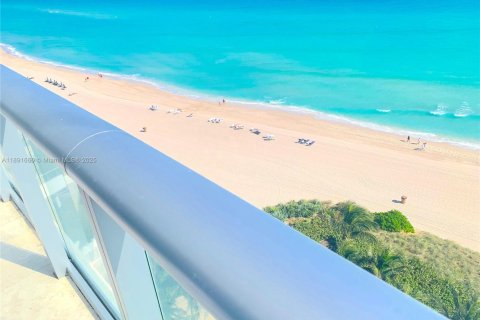 Condo in Sunny Isles Beach, Florida, 1 bedroom  № 1944131 - photo 2