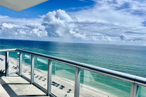 Condo in Sunny Isles Beach, Florida, 1 bedroom  № 1944131 - photo 1