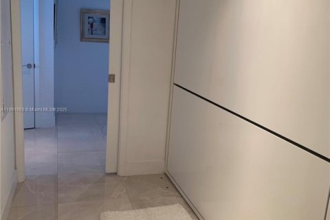 Condo in Sunny Isles Beach, Florida, 1 bedroom  № 1944131 - photo 15