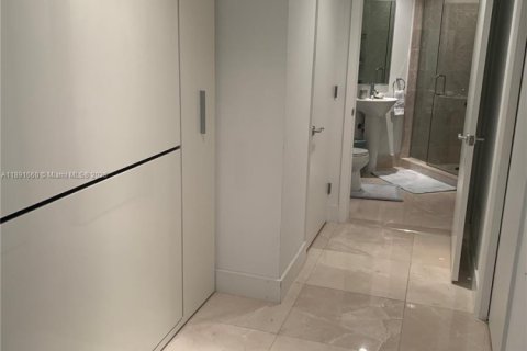 Condo in Sunny Isles Beach, Florida, 1 bedroom  № 1944131 - photo 14