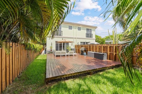 Townhouse in Fort Lauderdale, Florida 3 bedrooms, 167.5 sq.m. № 2338732 - photo 4