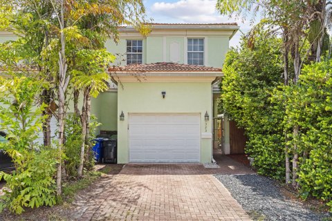 Townhouse in Fort Lauderdale, Florida 3 bedrooms, 167.5 sq.m. № 2338732