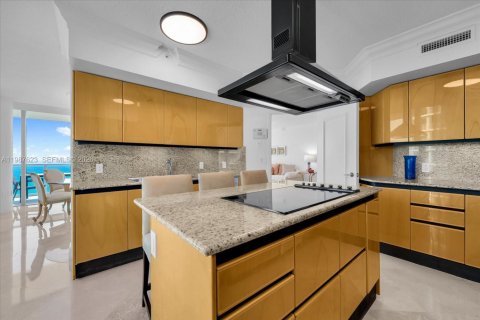 Condominio en alquiler en Miami Beach, Florida, 3 dormitorios, 209.03 m2 № 2051778 - foto 9