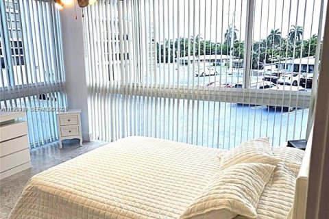 Снять в аренду кондоминиум в Форт-Лодердейл, Флорида 2 спальни, 111.48м2, № 2077587 - фото 16