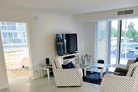 Снять в аренду кондоминиум в Форт-Лодердейл, Флорида 2 спальни, 111.48м2, № 2077587 - фото 14