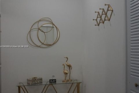 Снять в аренду кондоминиум в Майами-Бич, Флорида 1 спальня, 41.81м2, № 1971003 - фото 8