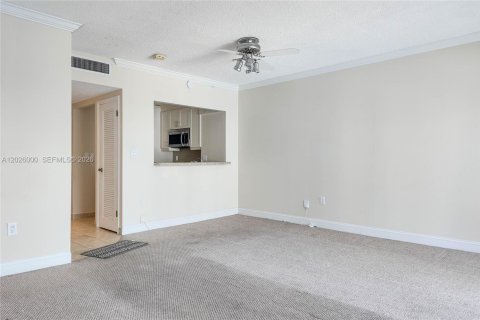 Copropriété à louer à Hallandale Beach, Floride: 50.63 m2 № 2167916 - photo 4