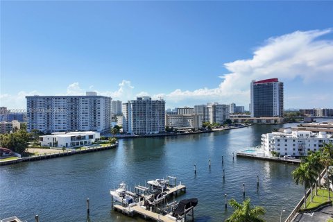Studio à Condo à Hallandale Beach, Floride  № 2167916