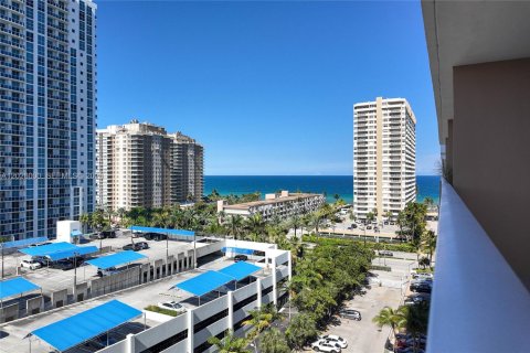 Copropriété à louer à Hallandale Beach, Floride: 50.63 m2 № 2167916 - photo 2