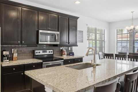 Townhouse in Pembroke Pines, Florida 3 bedrooms, 193.05 sq.m. № 2062956 - photo 10