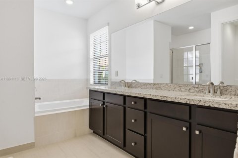 Townhouse in Pembroke Pines, Florida 3 bedrooms, 193.05 sq.m. № 2062956 - photo 18
