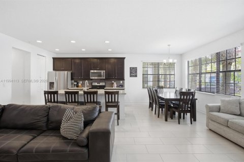 Townhouse in Pembroke Pines, Florida 3 bedrooms, 193.05 sq.m. № 2062956 - photo 4