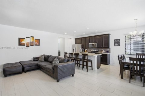 Townhouse in Pembroke Pines, Florida 3 bedrooms, 193.05 sq.m. № 2062956 - photo 3