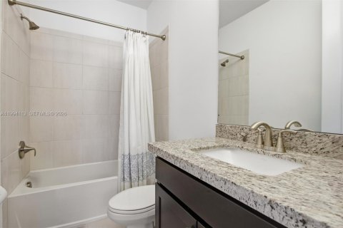 Townhouse in Pembroke Pines, Florida 3 bedrooms, 193.05 sq.m. № 2062956 - photo 24