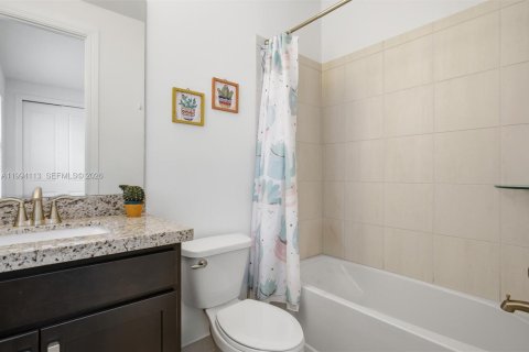 Townhouse in Pembroke Pines, Florida 3 bedrooms, 193.05 sq.m. № 2062956 - photo 27