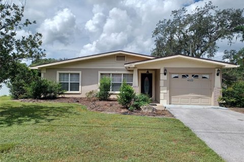 Casa en venta en Zephyrhills, Florida, 3 dormitorios, 138.61 m2 № 1900043 - foto 1