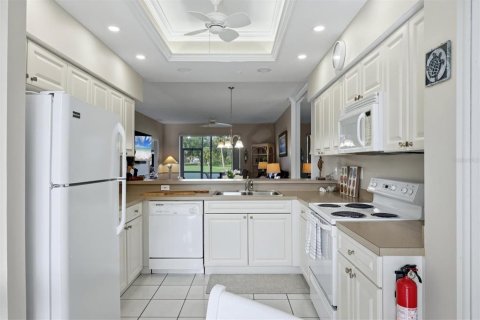 Condo in Sarasota, Florida, 2 bedrooms № 2383496 - photo 30
