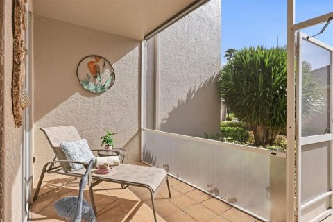 Condo in Sarasota, Florida, 2 bedrooms № 2383496 - photo 5