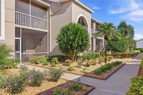 Condo in Sarasota, Florida, 2 bedrooms № 2383496 - photo 2