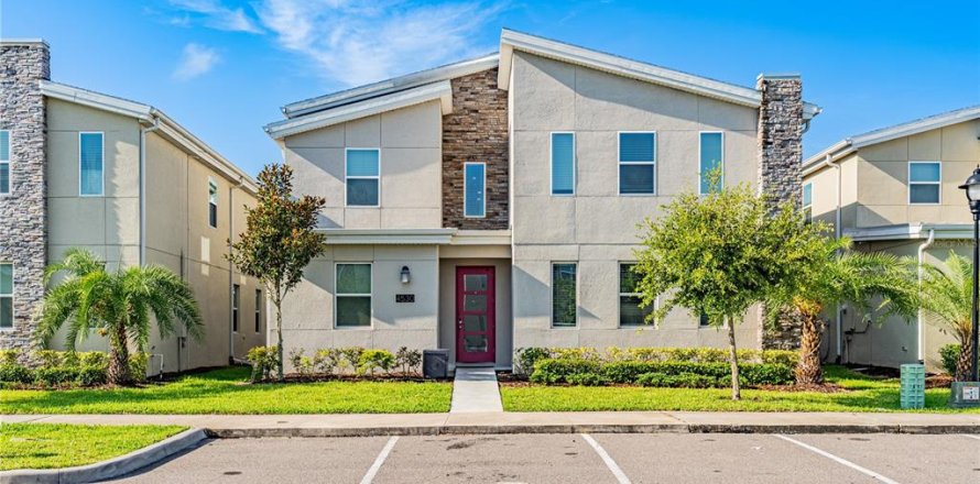 Casa en Kissimmee, Florida 9 dormitorios, 398.46 m2 № 1760631