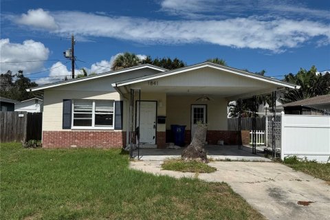 House in Saint Petersburg, Florida 3 bedrooms, 96.99 sq.m. № 2396650 - photo 2