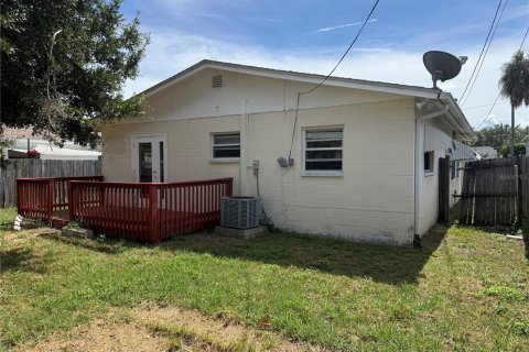 House in Saint Petersburg, Florida 3 bedrooms, 96.99 sq.m. № 2396650 - photo 10