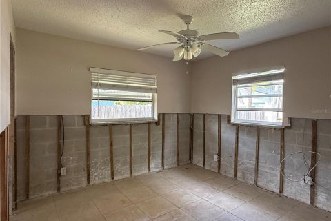 House in Saint Petersburg, Florida 3 bedrooms, 96.99 sq.m. № 2396650 - photo 6
