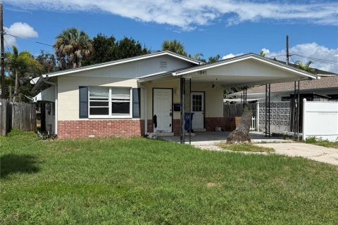 House in Saint Petersburg, Florida 3 bedrooms, 96.99 sq.m. № 2396650