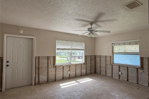 House in Saint Petersburg, Florida 3 bedrooms, 96.99 sq.m. № 2396650 - photo 9