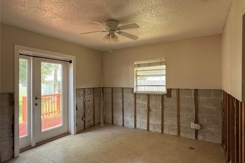 House in Saint Petersburg, Florida 3 bedrooms, 96.99 sq.m. № 2396650 - photo 7