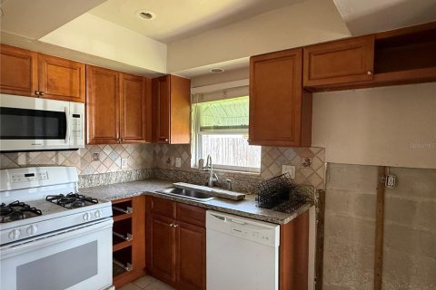 House in Saint Petersburg, Florida 3 bedrooms, 96.99 sq.m. № 2396650 - photo 4