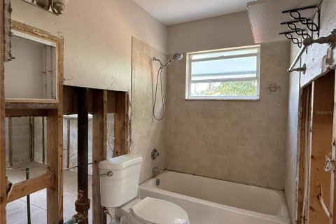 House in Saint Petersburg, Florida 3 bedrooms, 96.99 sq.m. № 2396650 - photo 8