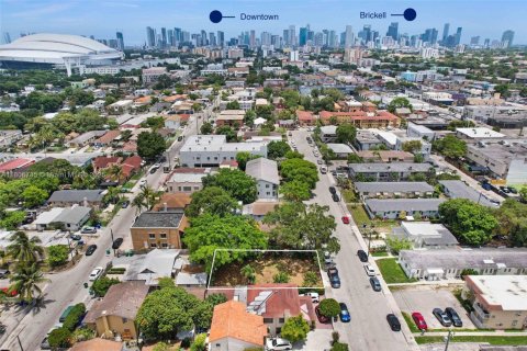 Terreno en venta en Miami, Florida № 1936316 - foto 6
