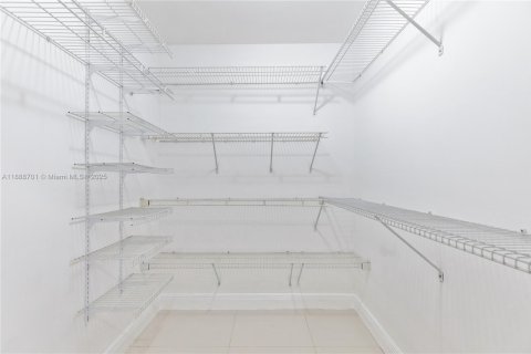 Villa ou maison à louer à Cutler Bay, Floride: 4 chambres, 240.06 m2 № 1945635 - photo 16
