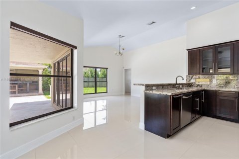 Villa ou maison à louer à Cutler Bay, Floride: 4 chambres, 240.06 m2 № 1945635 - photo 17