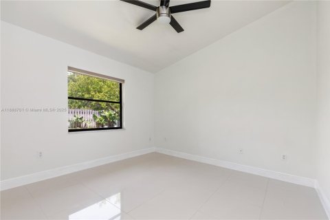 Villa ou maison à louer à Cutler Bay, Floride: 4 chambres, 240.06 m2 № 1945635 - photo 27