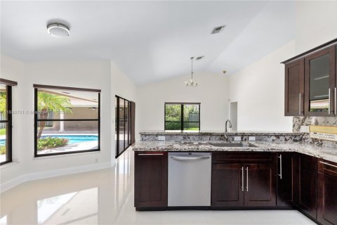 Villa ou maison à louer à Cutler Bay, Floride: 4 chambres, 240.06 m2 № 1945635 - photo 24