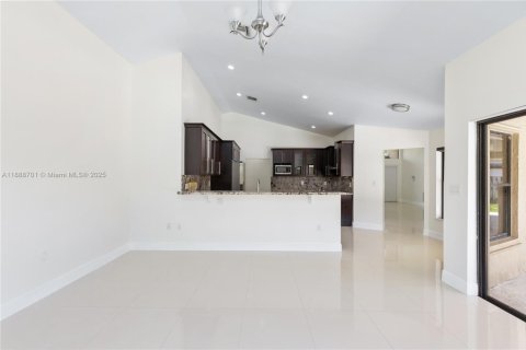 Villa ou maison à louer à Cutler Bay, Floride: 4 chambres, 240.06 m2 № 1945635 - photo 18