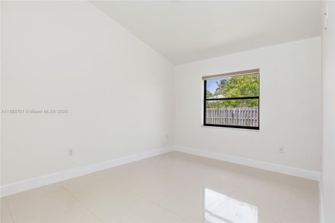 Villa ou maison à louer à Cutler Bay, Floride: 4 chambres, 240.06 m2 № 1945635 - photo 29
