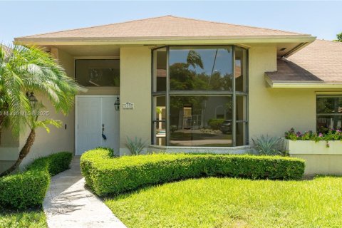 Villa ou maison à louer à Cutler Bay, Floride: 4 chambres, 240.06 m2 № 1945635 - photo 2
