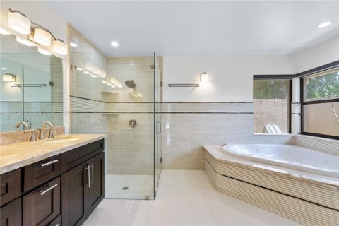 Villa ou maison à louer à Cutler Bay, Floride: 4 chambres, 240.06 m2 № 1945635 - photo 14