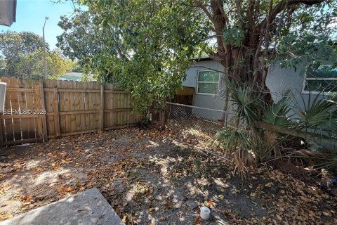 Villa ou maison à louer à Miami, Floride: 2 chambres, 83.61 m2 № 2025136 - photo 7