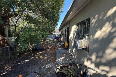 Villa ou maison à louer à Miami, Floride: 2 chambres, 83.61 m2 № 2025136 - photo 4