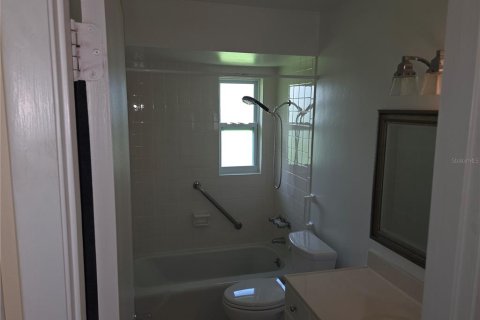 House in Bradenton, Florida 2 bedrooms, 96.99 sq.m. № 1901263 - photo 15