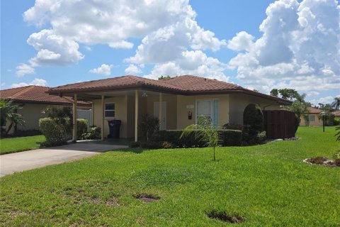 House in Bradenton, Florida 2 bedrooms, 96.99 sq.m. № 1901263 - photo 1