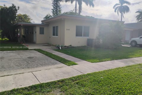 Apartamento en alquiler en Dania Beach, Florida, 1 dormitorio, 37.16 m2 № 1991033 - foto 1