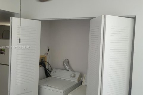 Купить кондоминиум в Маргит, Флорида 2 спальни, 92.9м2, № 2091092 - фото 5