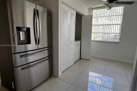 Купить кондоминиум в Маргит, Флорида 2 спальни, 92.9м2, № 2091092 - фото 3